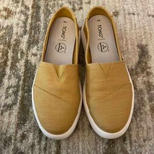 TOMS Women's Alpargata Mallow Sneaker